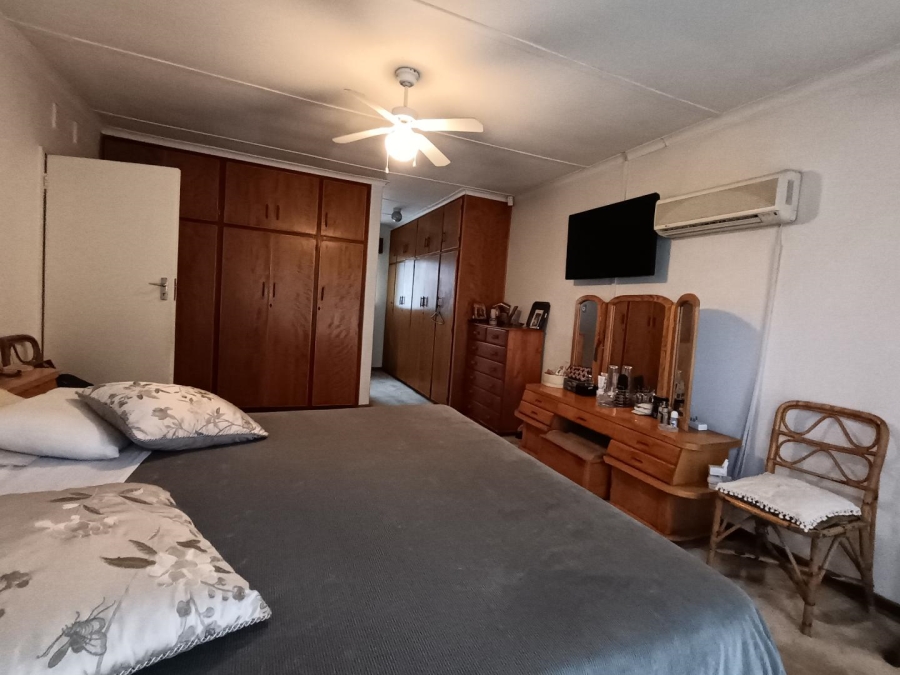 6 Bedroom Property for Sale in Heuwelsig Free State